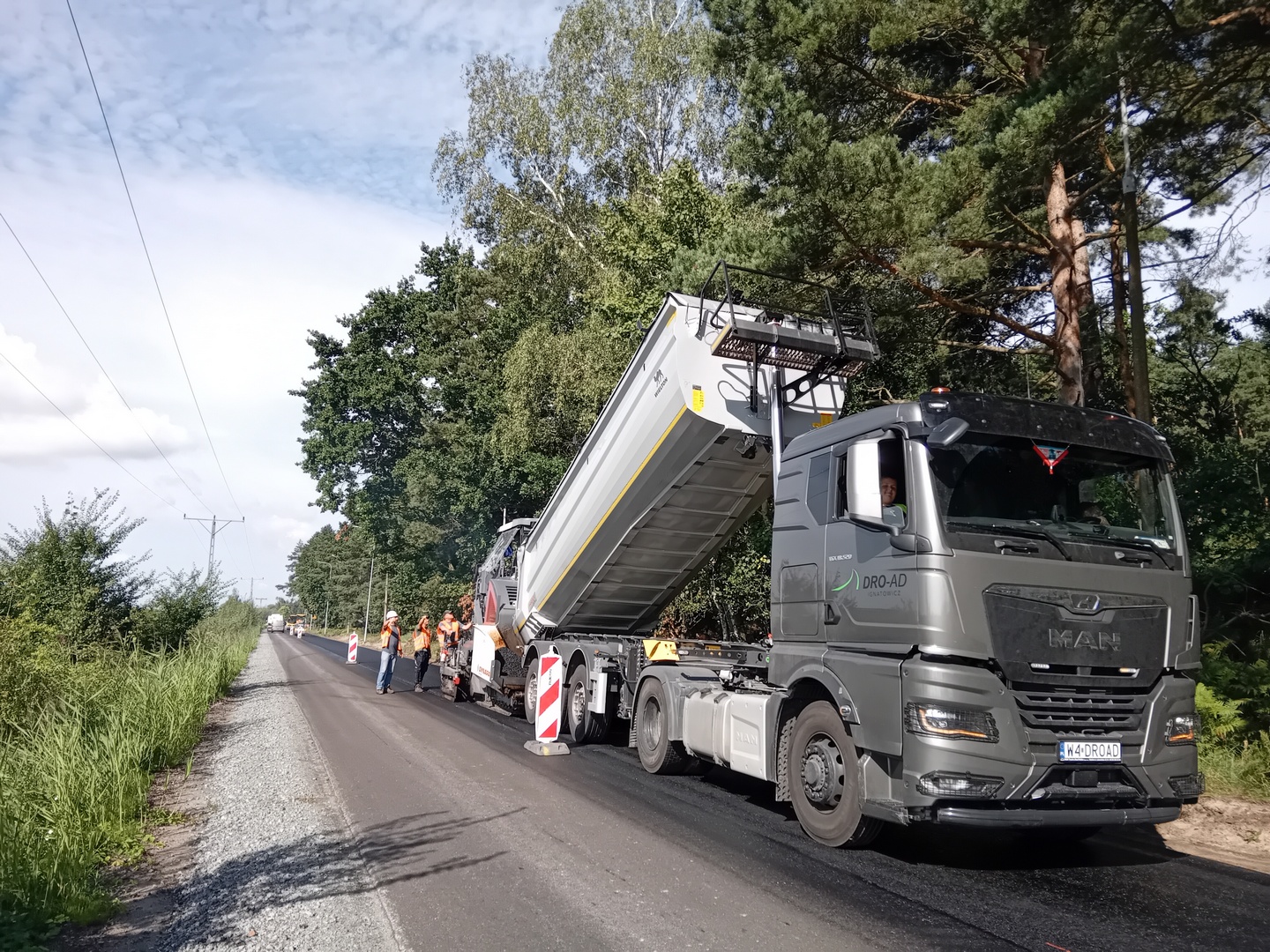 Wykonywanie nawierzchni na drodze wojewódzkiej nr 501